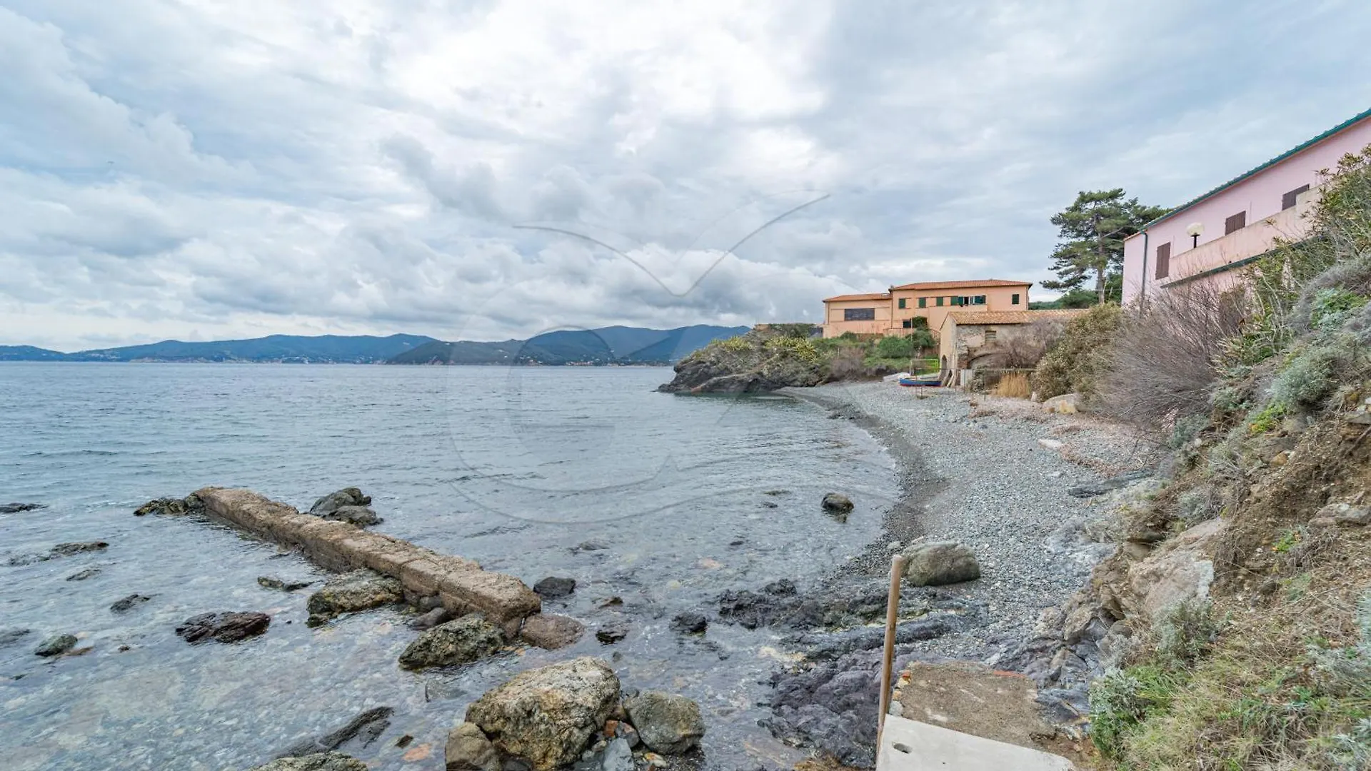Appartamenti Le Logge Con Accesso Privato Al Mare - Goelba Bagno-Sprizze 0*,  Italia